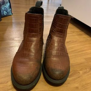 Brown croc leather dr.martens